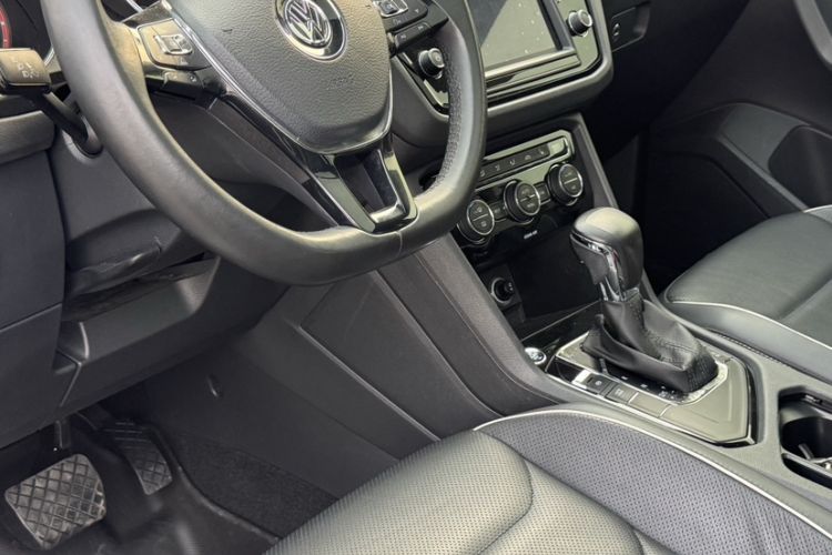 Used Volkswagen Tiguan L 2017 330TSI Automatic Two-Wheel Drive Flagship Edition Interior 5