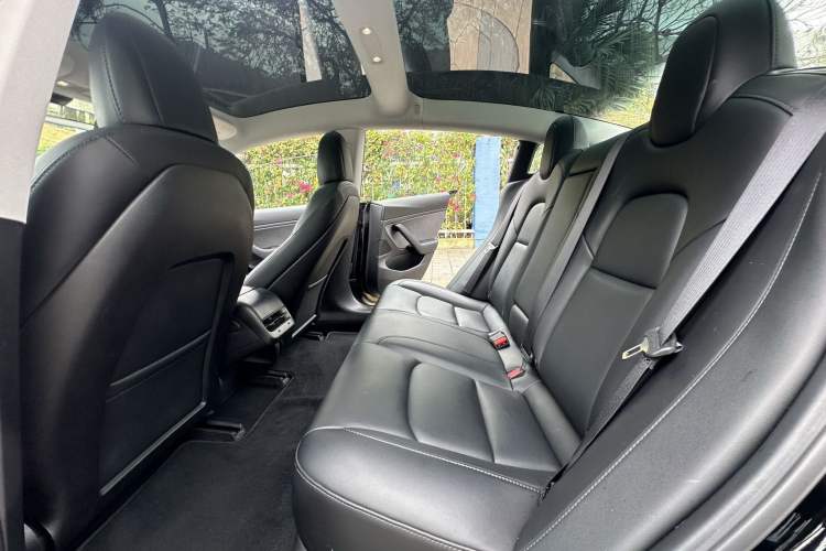 Used Tesla Model 3 2019 Long-Range Rear-Wheel-Drive Version Interior 5