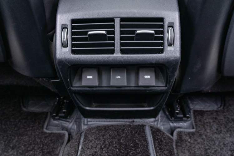 Used Land Rover Discovery Sport 2022 Revised Version 249 PS R-Dynamic S Performance Edition 5 Seats Interior 4