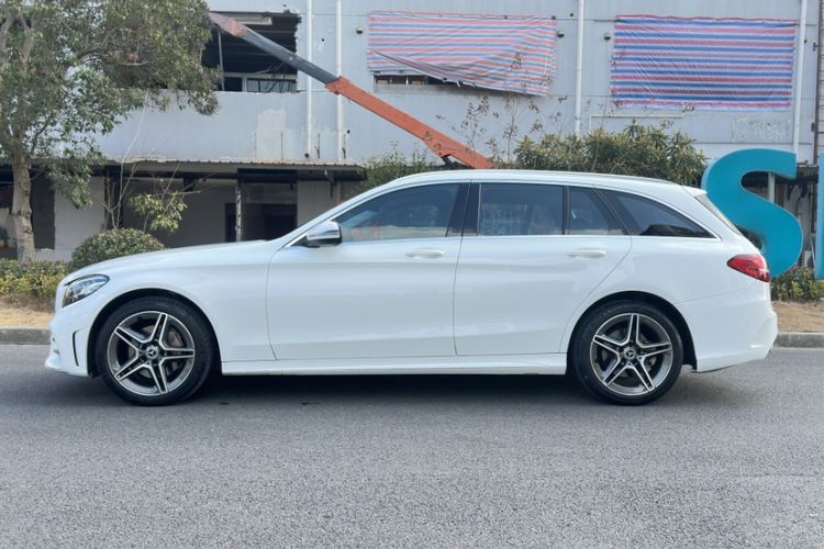 Used Mercedes-Benz C-Class 2019 C 260 Estate Exterior 4