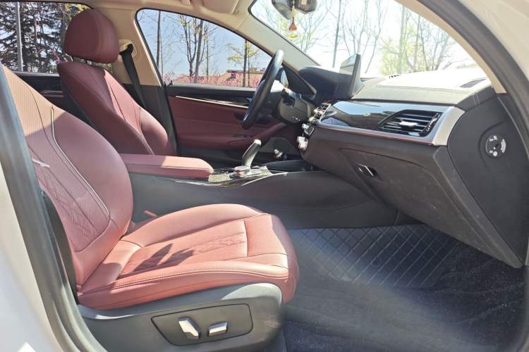 Used BMW 5 Series 2022 Second Facelift 525Li Luxury Package Right Front Seat