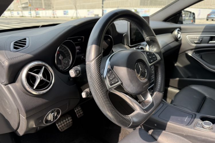Used Mercedes-Benz CLA 2014 CLA 260 4MATIC Interior 6