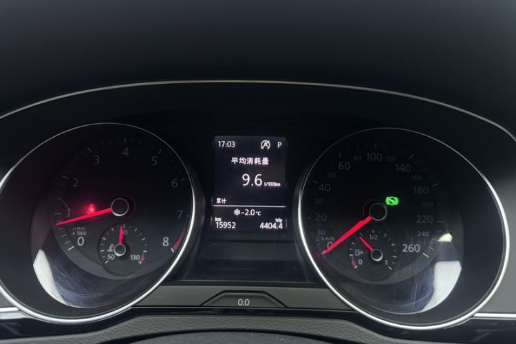 Used Volkswagen Magotan 2020 330TSI DSG Leading Model Odometer Close Up