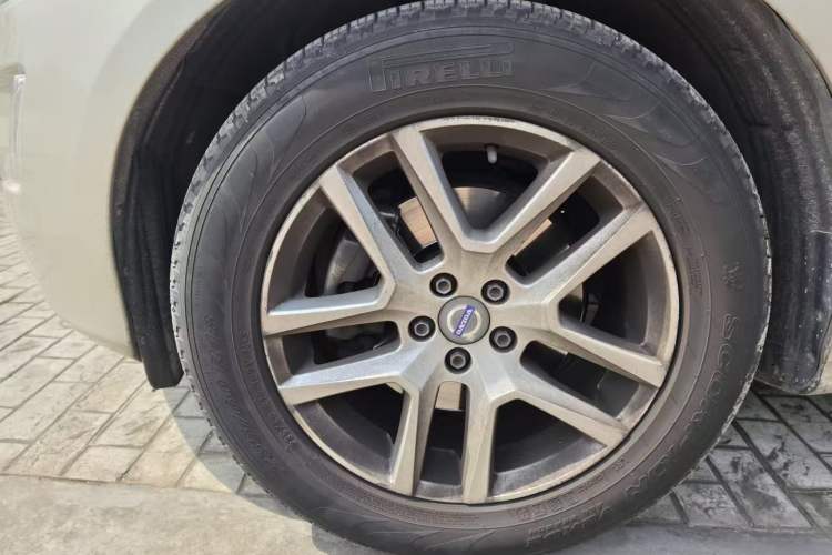 Used Volvo XC60 2017 T5 AWD Smart Upgrade Model Exterior 6