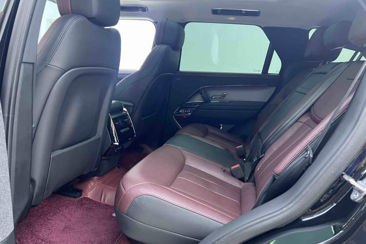 Used Land Rover Range Sport 2024 400PS Dynamic SE Interior 6