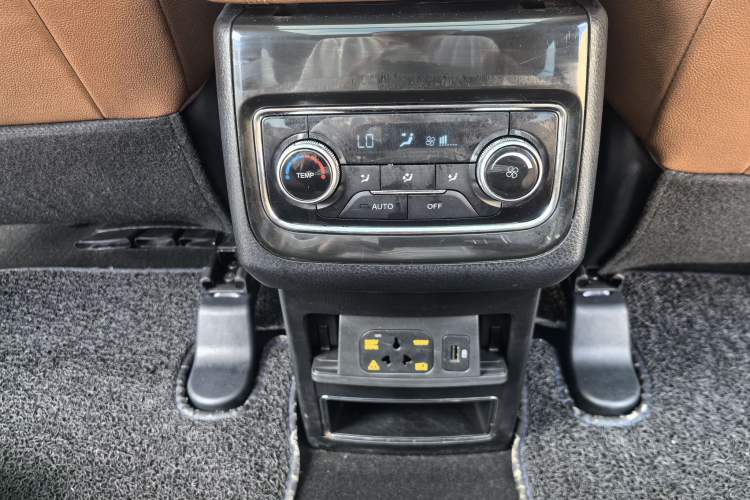 Used Changan CS95 2017 2.0T Two-Wheel Drive Zhituo Edition