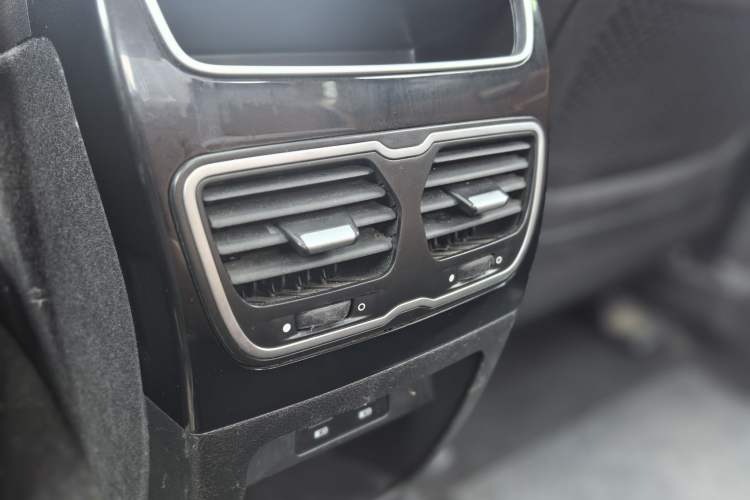 Used Geely Auto Emgrand GT 2016 2.4L Zunya Model Interior 8