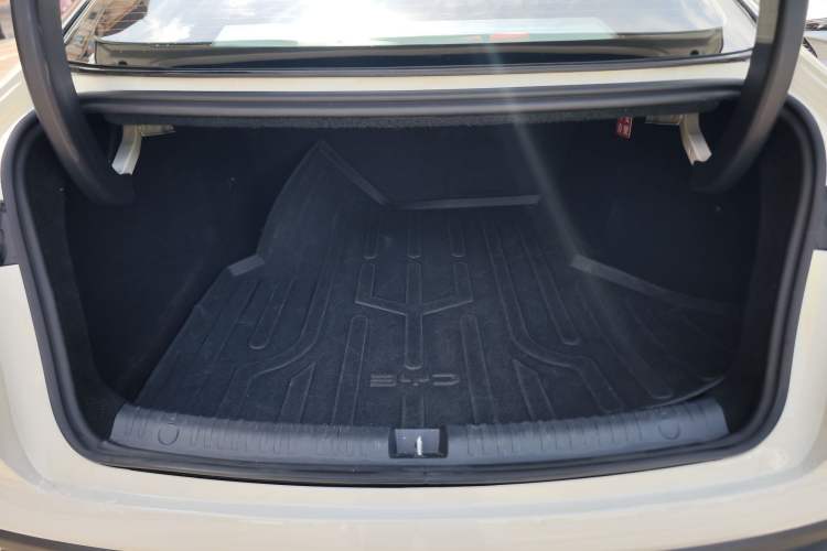 Used BYD Seal 06 New Energy 2025 DM-i Smart Drive 80KM Luxury Model
