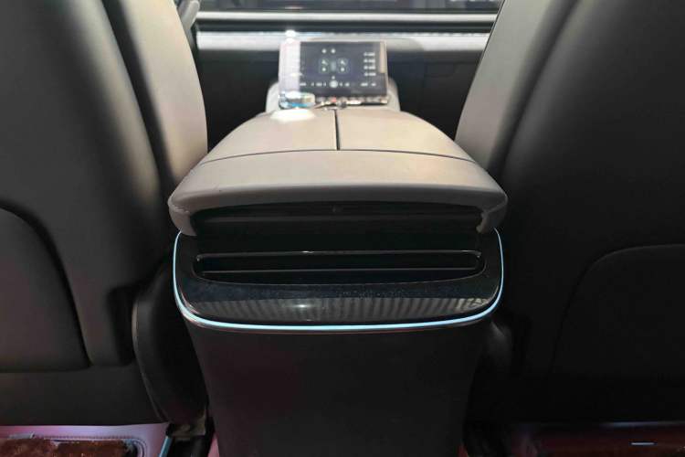 Used VOYAH PASSION 2024 PHEV Four-Wheel Drive Ultra-Long Range Flagship Model