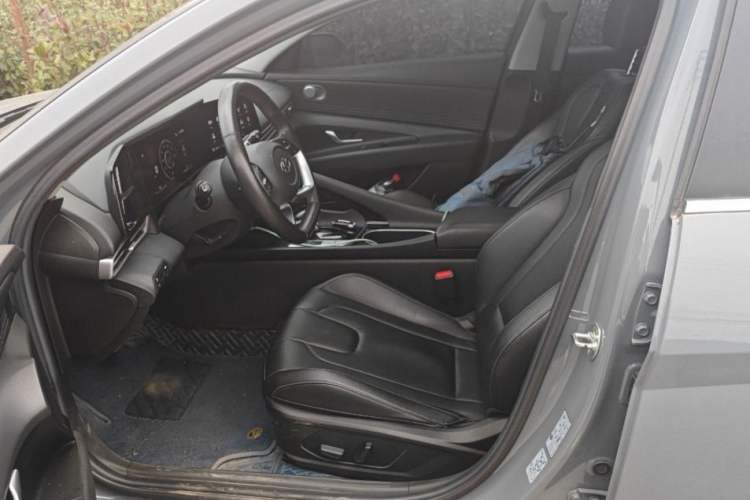 Used Hyundai Elantra 2021 1.5L CVT LUX Prestige Edition