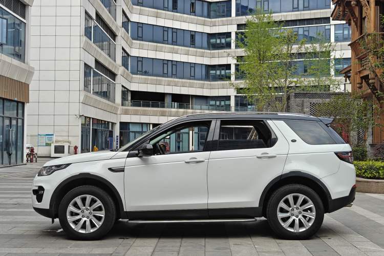 Used Land Rover Discovery Sport 2018 240 PS SE Version Exterior 3