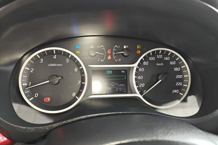 Used Nissan Lannia 2016 1.6L CVT Smart Cool Edition Odometer Close Up