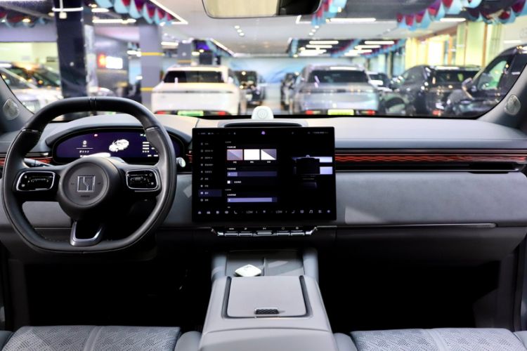 Used Zeekr 7X 2025 100 kWh Long-Range Rear-Wheel Drive with Intelligent Driving Features