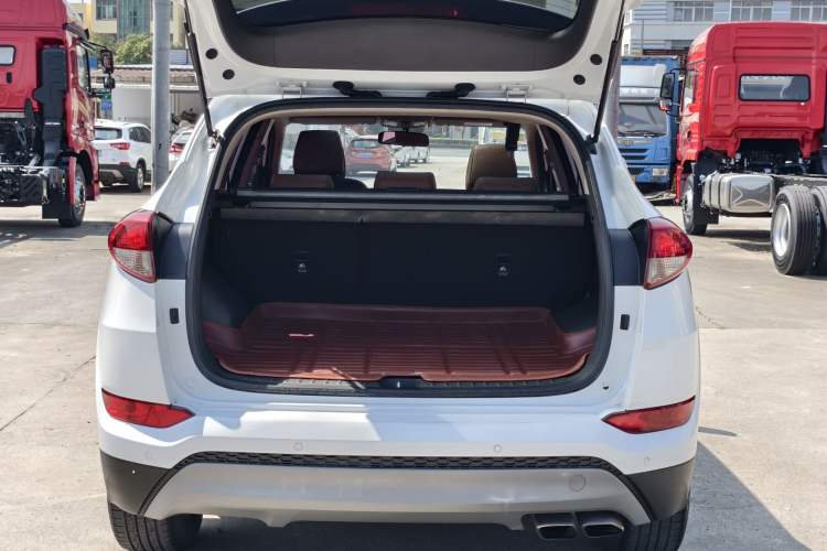 Used Hyundai Tucson 2018 1.6T Dual-Clutch Two-Wheel Drive 15th Anniversary Special Edition
