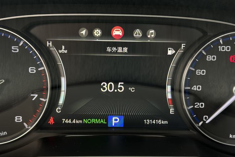 Used GAC Trumpchi GS7 2017 320T Two-Wheel-Drive Luxury Smart Connectivity Model Odometer Close Up