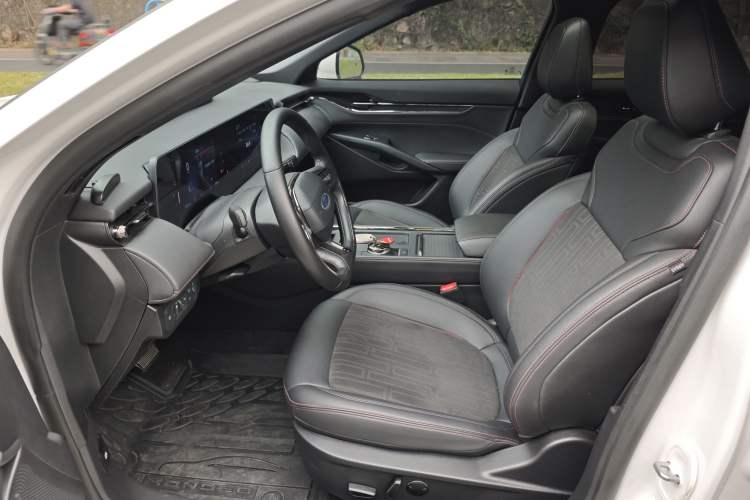 Used Ford Mondeo 2023 EcoBoost 180 Comfort Model Interior 2