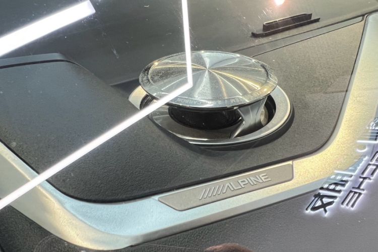 Used Toyota Vellfire 2020 Dual-Engine 2.5L HV Luxury Edition Exterior 5