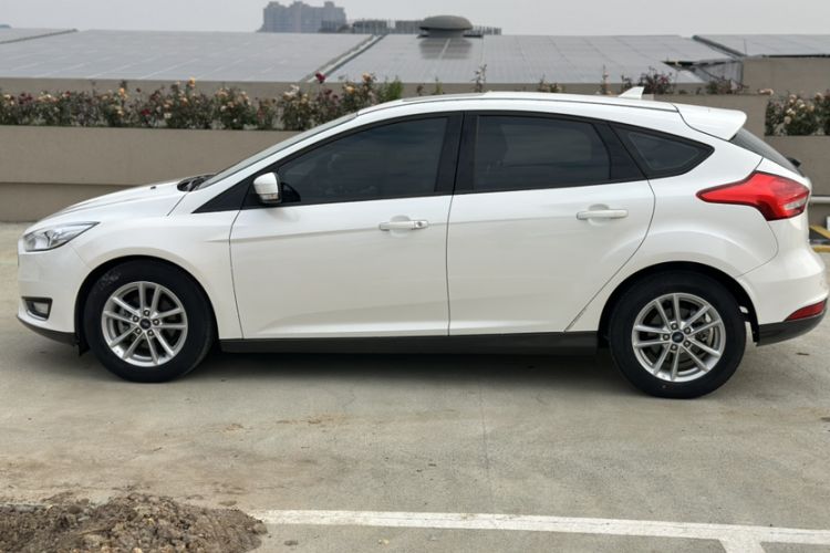 Used Ford Focus 2015 Hatchback EcoBoost 125 Manual – Ultra-Style Edition
