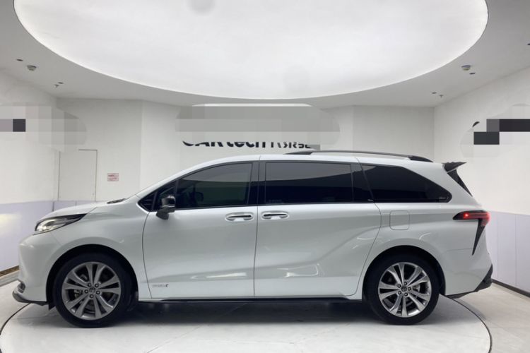 Used Toyota SIENNA 2023 2.5L Hybrid Deluxe Edition
