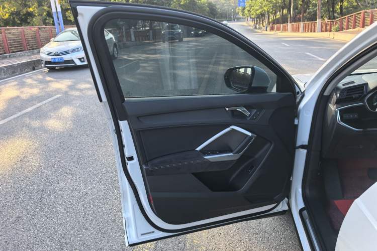 Used Audi Q3 2019 35 TFSI Advanced Dynamic Edition
