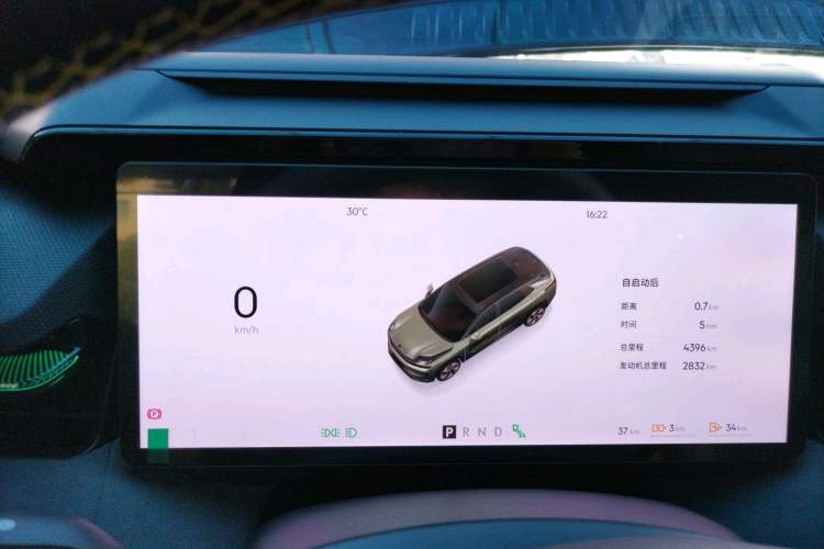 Used Lynk & Co 08 EM-P 2025 120km Long-Range Halo Odometer Close Up