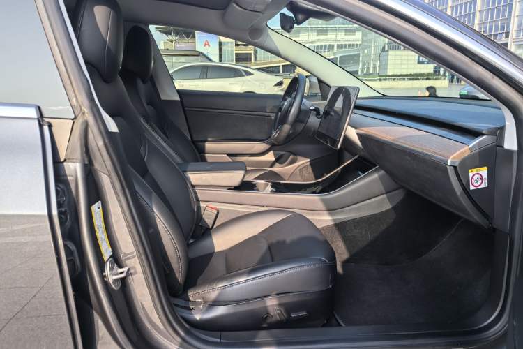 Used Tesla Model 3 2019 Long-Range Rear-Wheel-Drive Version
