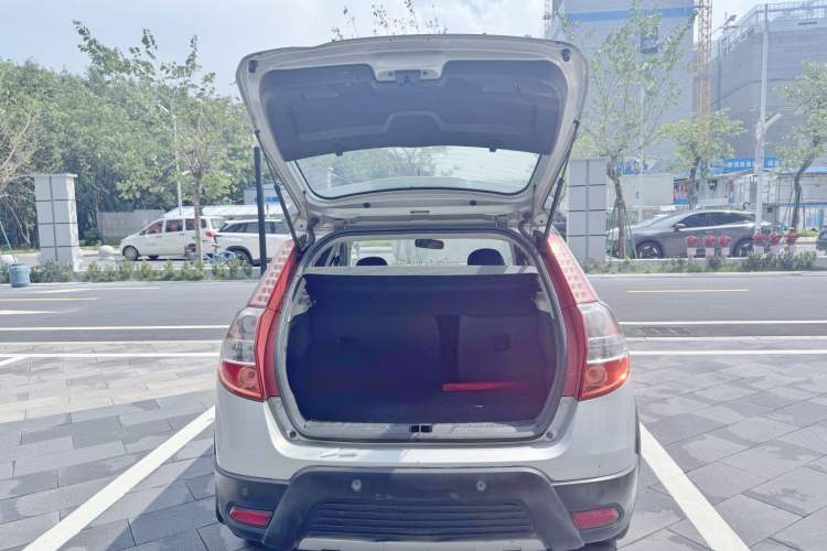 Used Dongfeng Aeolus H30 2014 CROSS 1.5L Automatic Luxury Model
