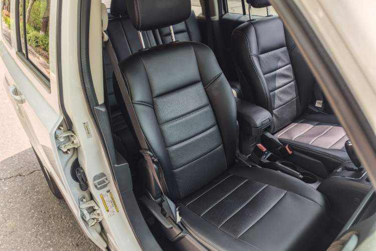 Used Jeep Patriot 2014 2.4L Sport Edition Interior 8