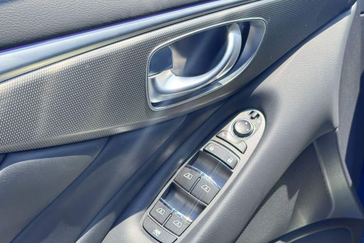 Used Infiniti Q50L 2018 2.0T Enjoyment Version China VI Standard
