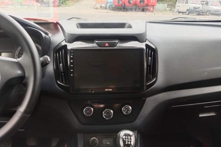 Used Isuzu JLM 2018 2.5T Two-Wheel Drive Diesel Luxury Version with Extended Cargo Bed JE4D25Q5A