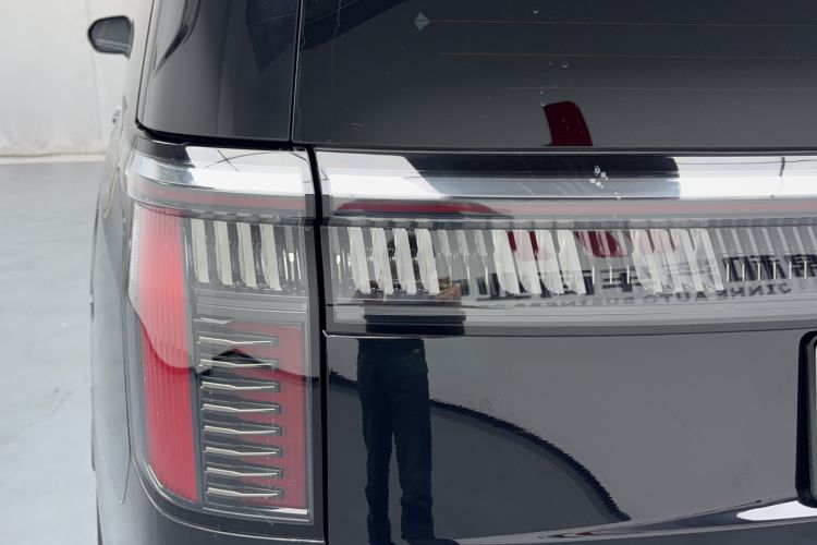 Used Zeekr 009 2024 7-Seater Aisle Version 108 kWh
