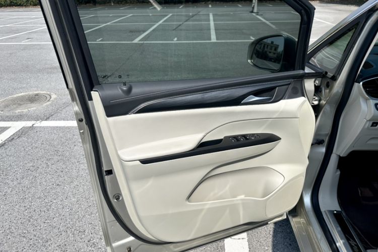 Used Buick GL8 2022 ES Landtrek 653T Comfort Edition