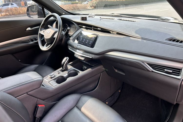 Used Cadillac XT4 2022 28T Two-Wheel-Drive Luxury Version