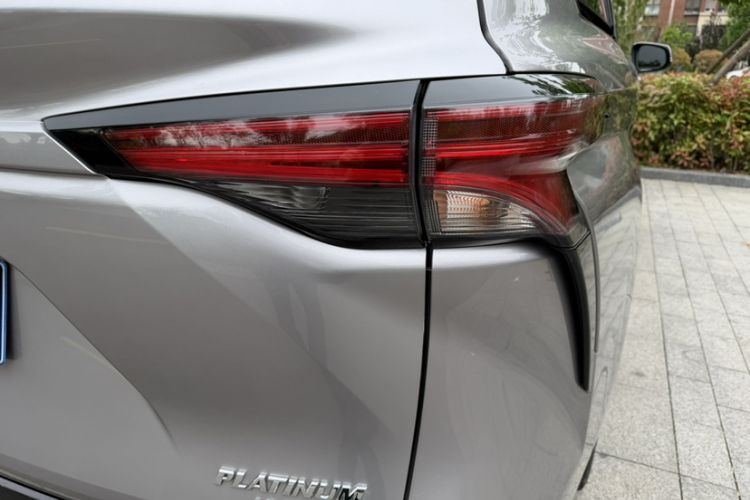 Used Toyota SIENNA 2023 2.5L Hybrid Platinum Edition