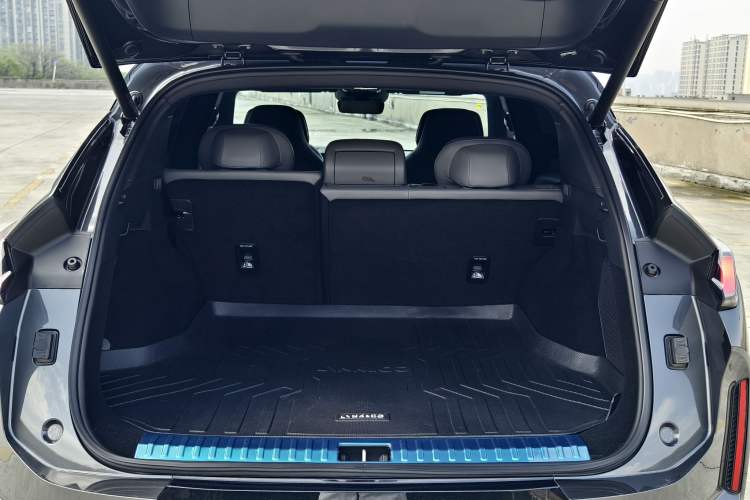 Used Lynk & Co 08 EM-P 2023 245km Ultra-Long Range Halo
