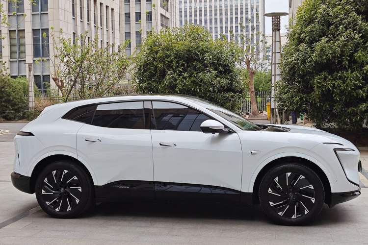 Used Avatr 07 2024 Pro+ All-Electric Version Exterior 4