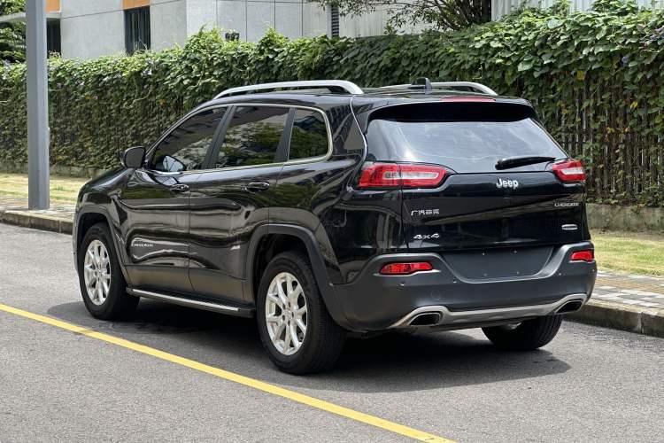 Used Jeep Cherokee 2016 2.4L Professional Smart Version