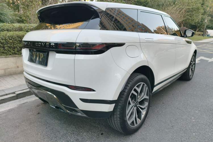 Used Land Rover Range Rover Evoque 2024 Aurora L 249 PS Prestige Light-Chasing Edition
