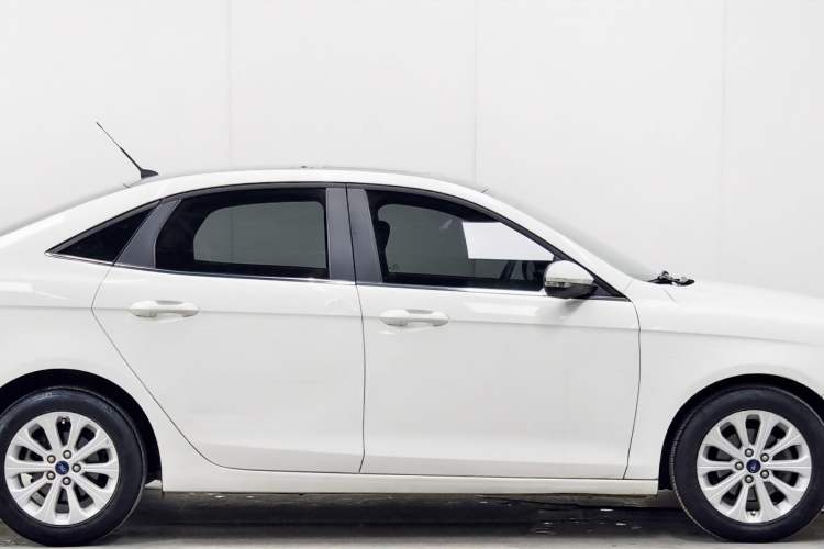 Used Ford Escort 2015 1.5L Automatic Fashion Model
