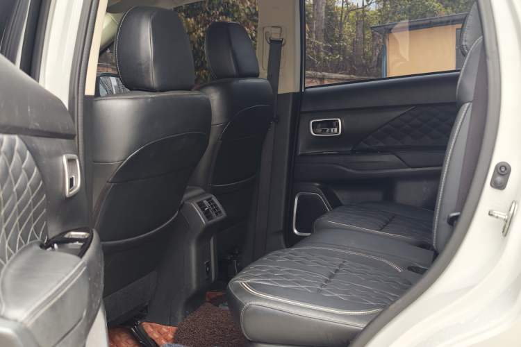 Used Mitsubishi Outlander 2021 2.0L Two-Wheel Drive Comfort Edition 7 Seats
