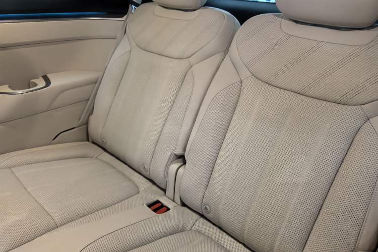 Used ONVO Luxeed L90 2025 Model—Ultra Six-Seater Version