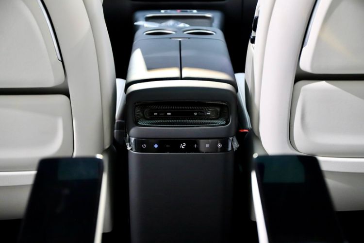 Used VOYAH Dream 2025 PHEV Four-Wheel-Drive Flagship Kunpeng Edition Interior 11