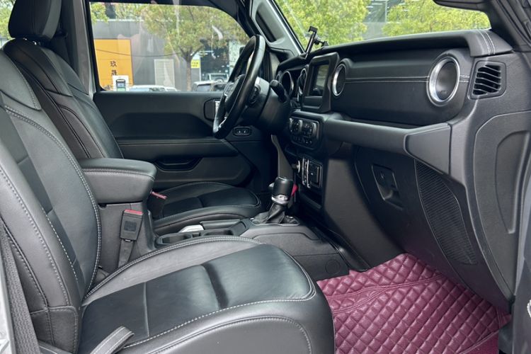 Used Jeep Wrangler 2021 2.0T Sahara Four-Door Edition Interior 6