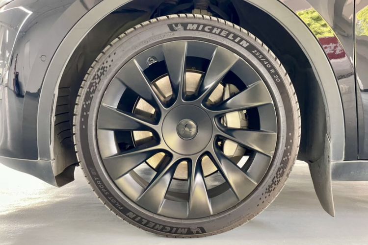 Used Tesla Model Y 2021 Long-Range All-Wheel-Drive Version 3D7