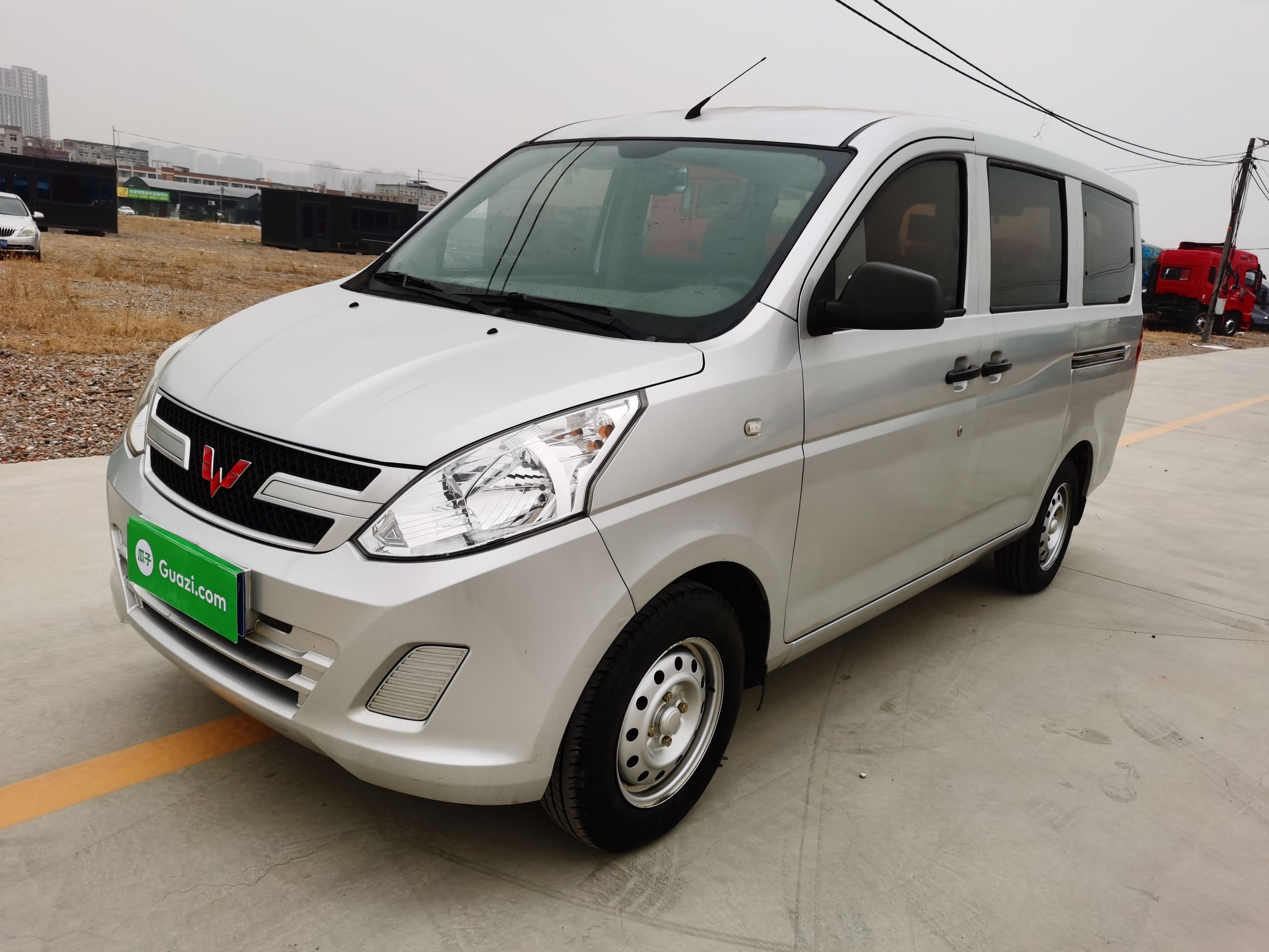 الصف الخلفي داخل السيارة