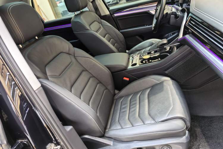 Used Volkswagen Touareg New Energy 2021 eHybrid Right Front Seat