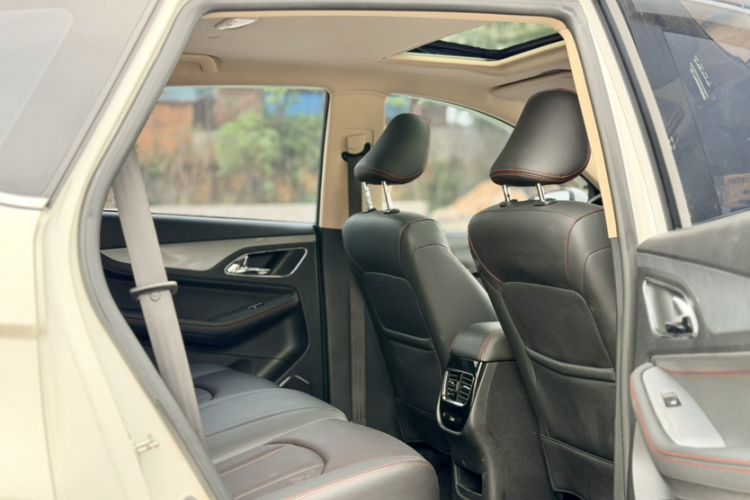 Used Baojun 560 2016 1.8L Manual Luxury Edition Interior 5