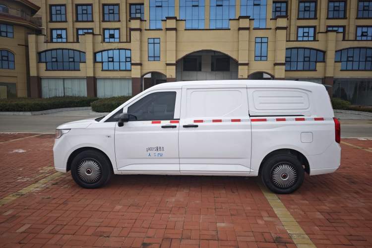 Used Wuling Zhengcheng 2021 1.5T Manual Comfort Version with Enclosed Windows