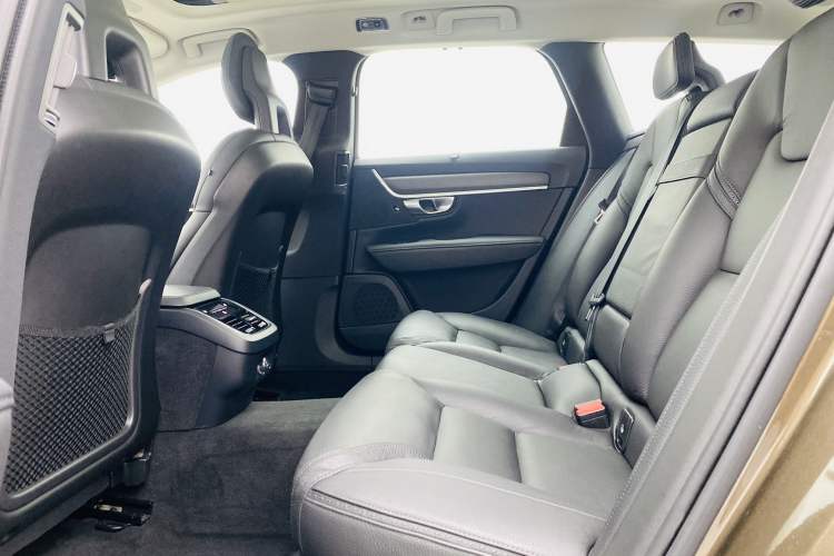 Used Volvo V90 2017 Cross Country T5 AWD Smart Range Edition Interior 4