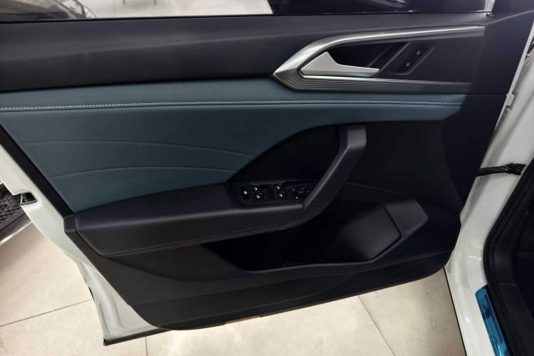 Used Volkswagen Tharu 2023 300TSI Two-Wheel-Drive Full Moon Edition
